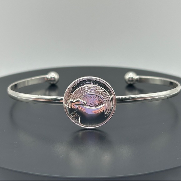 Avon - Capricorn Silver Cuff Bracelet - Picture 1 of 8